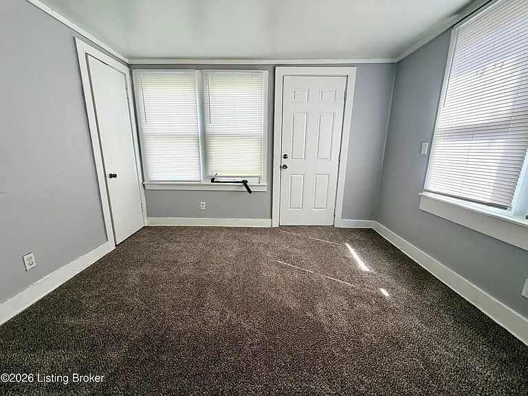 2411 Elliott Ave — Photo 6