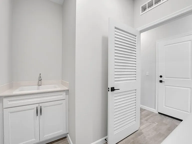 845 SE Courances Dr — Photo 19
