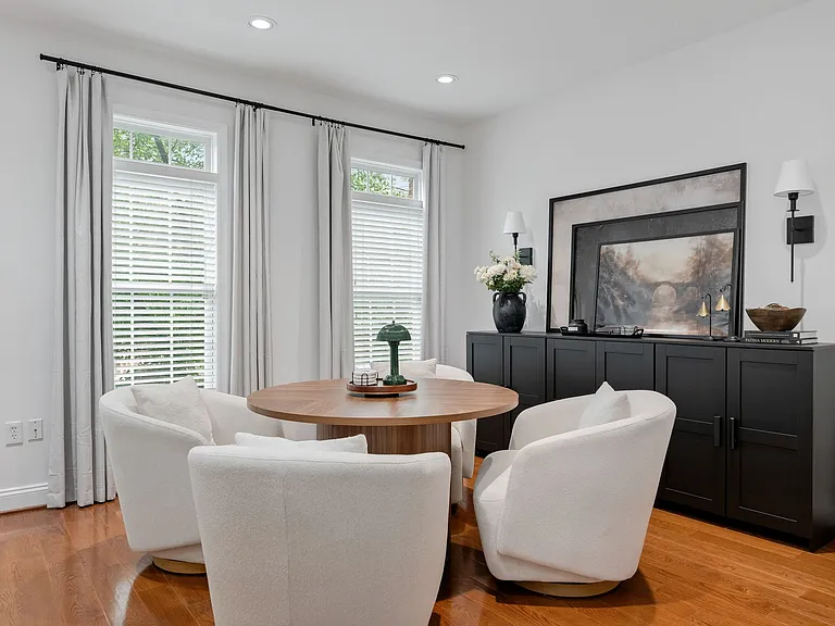 413 Clayton Ln — Photo 10
