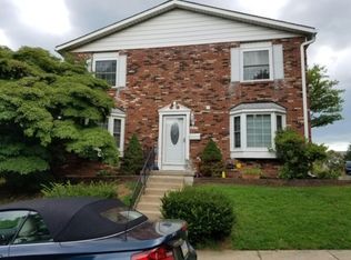 407 N Mount Vernon Cir, Bensalem, PA 19020