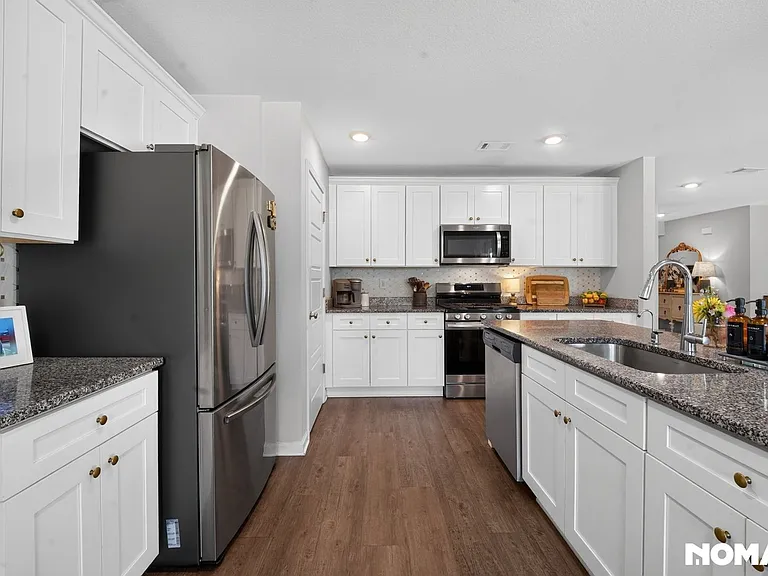 1008 Enclave Cir — Photo 12