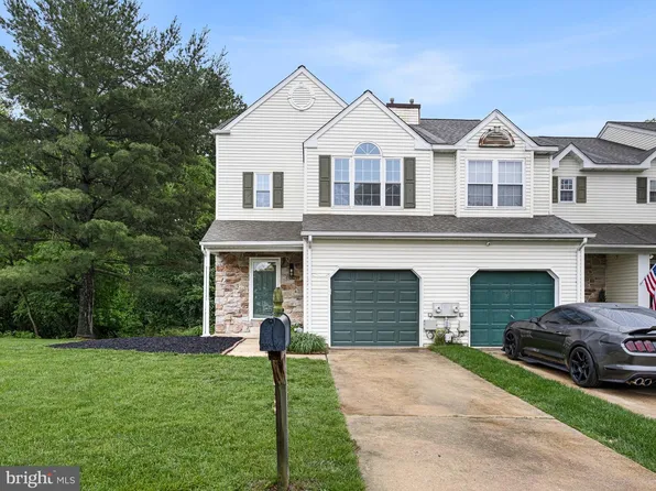 998 Glackens Ln, Wilmington, DE 19808