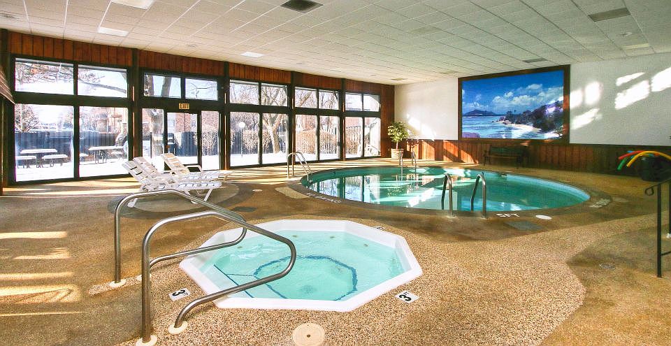 Swimming Pool and Jacuzzi