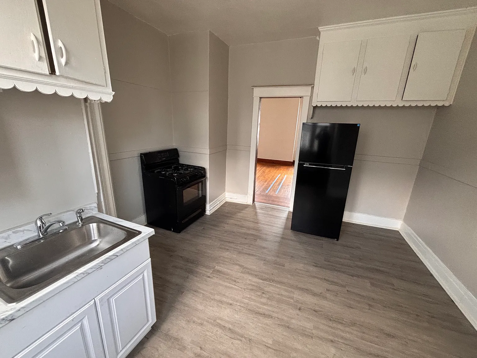 3 bed, 1000 sqft, $1,200 — Photo 3