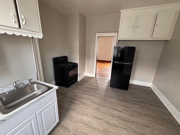 3rd image of 799 Niagara St #2