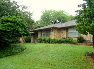 3610 Racquet Club Dr, Grand Prairie, TX 75052