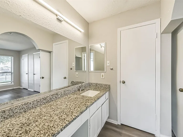 2406 Pilgrims Bend Dr — Photo 30
