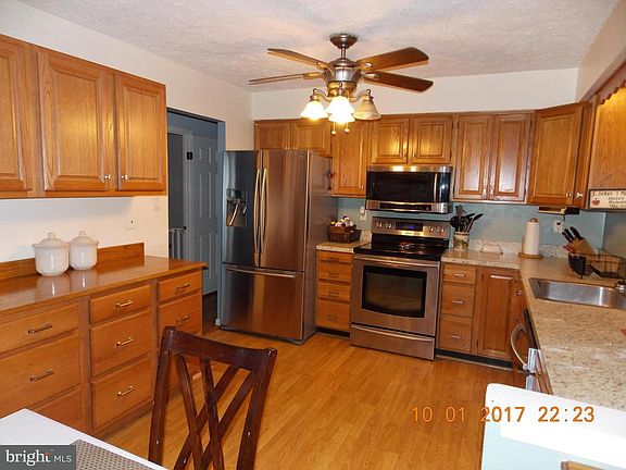 2nd image of 39425 Esther Ln