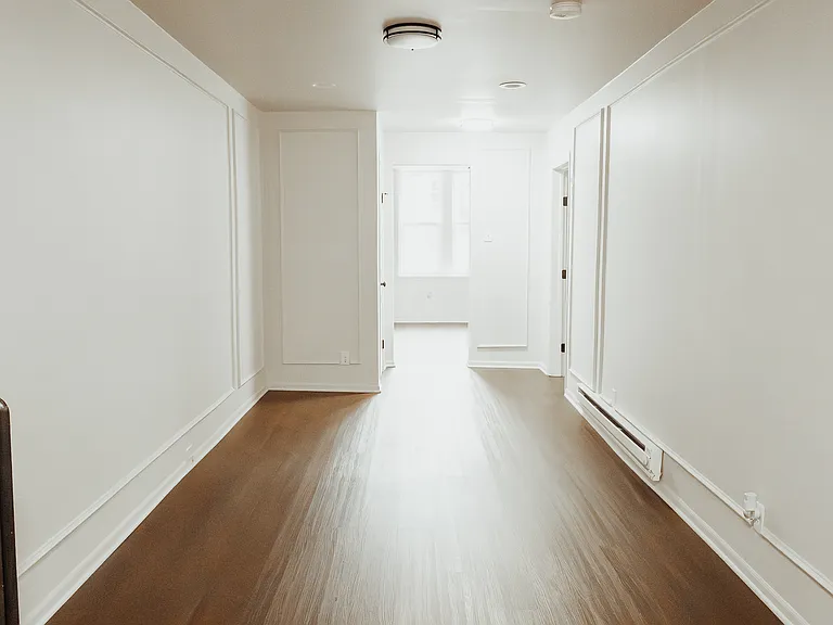 370 E Court St #2R — Photo 4