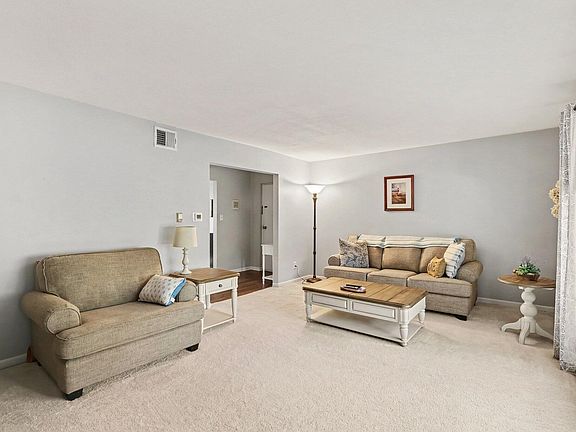 4th image of 466 Barkwood Ct NW
