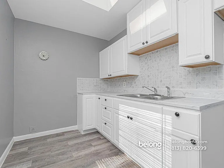 691 Sharon Cir — Photo 6