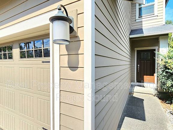 3rd image of 9207 1st St SE