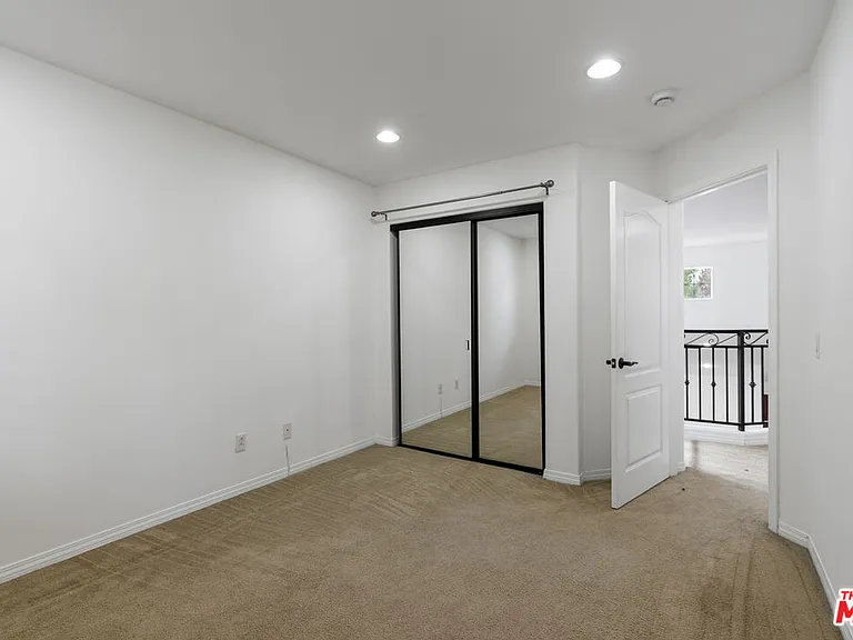 14321 Hortense St — Photo 37