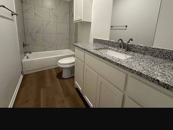 3rd image of 11518 University Dr