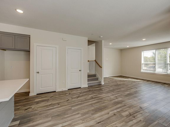 4th image of 1770 Thornton Dr