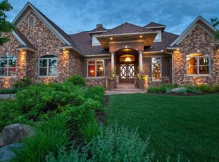 30 Crescent Ln, North Oaks, MN 55127