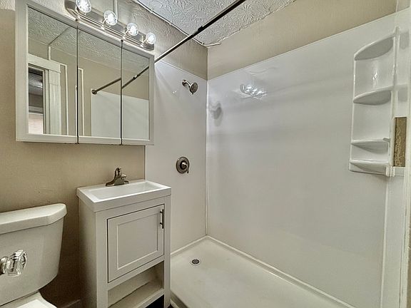 5th image of 3416 Wyandotte St #024491160