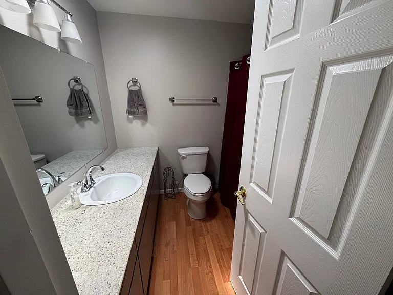 909 Henderson Ave — Photo 10