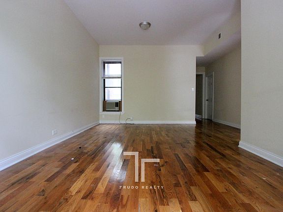 2nd image of 631 W Oakdale Ave #391