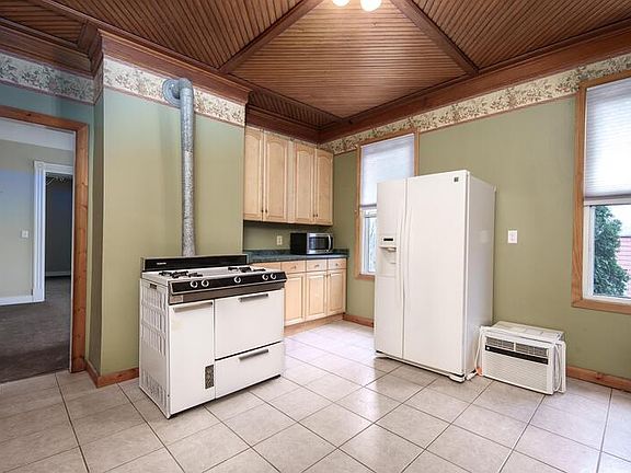 3rd image of 8 Thompson St #1