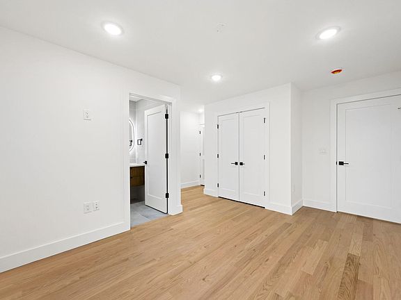 4th image of 33 Graham St Floor 3
