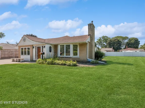 5261 Mulford St, Skokie, IL 60077