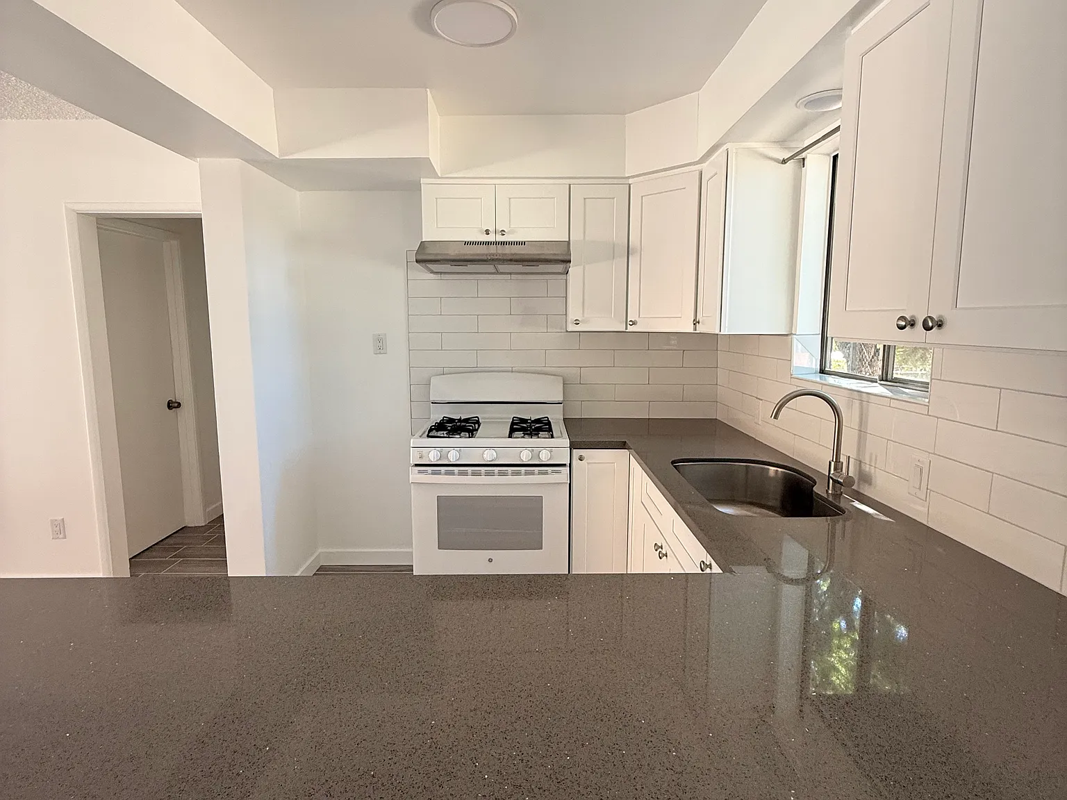 1 bed, $1,695 — Photo 3