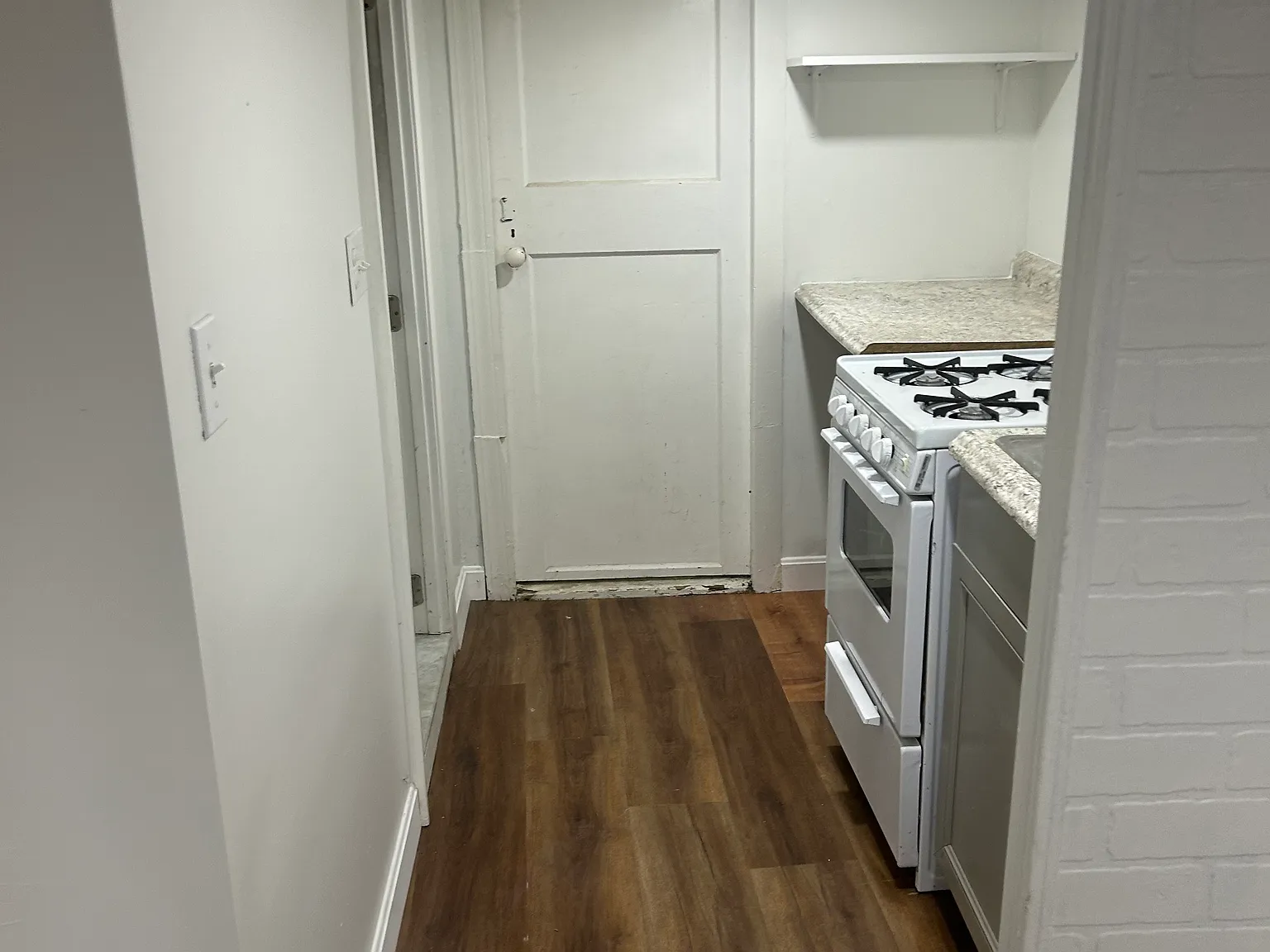 1 bed, 450 sqft, $1,200 — Photo 2