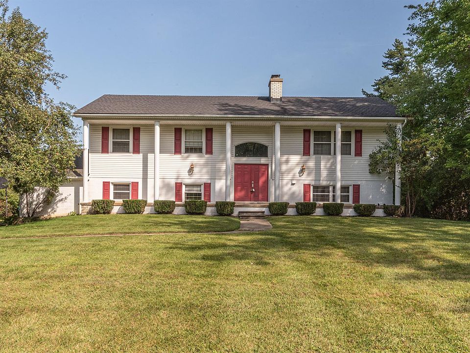 1st image of 330 Tamarack Dr