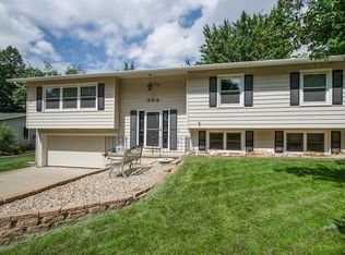 304 Windsor Dr NE, Cedar Rapids, IA 52402