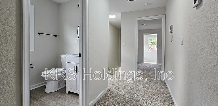 308 Saint James Ave #B — Photo 7