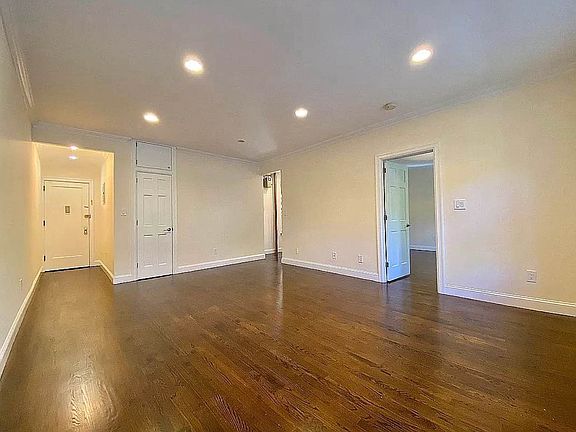 4th image of 22 W 77th St #222