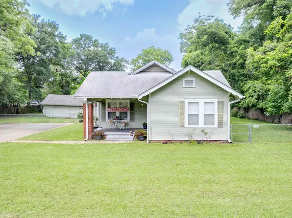 604 N Bledsoe St, Gilmer, TX 75644