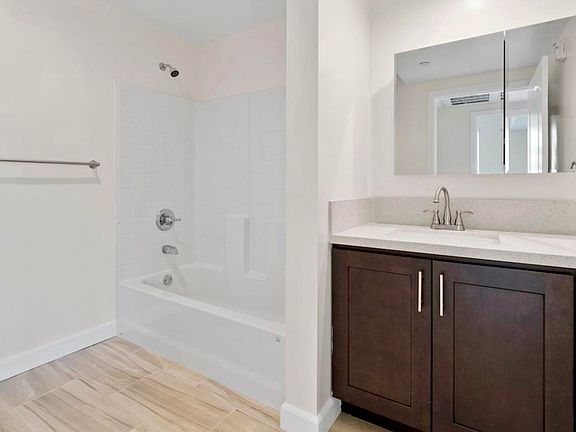 5th image of 5222 Vantage Ave #12147-208