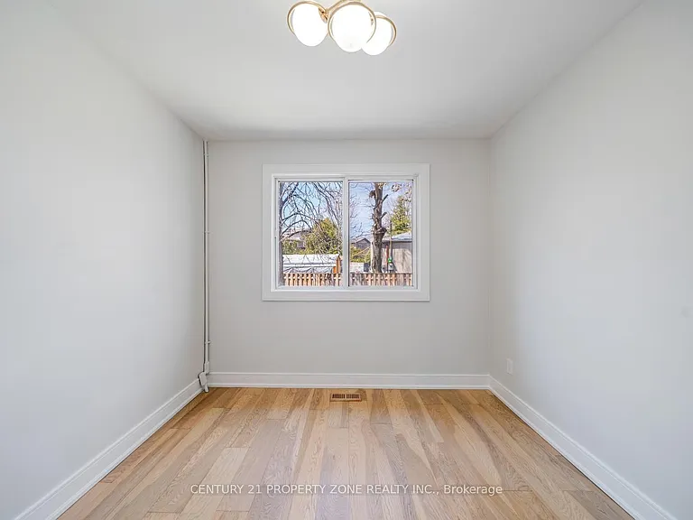 203 Toynbee Trl — Photo 28