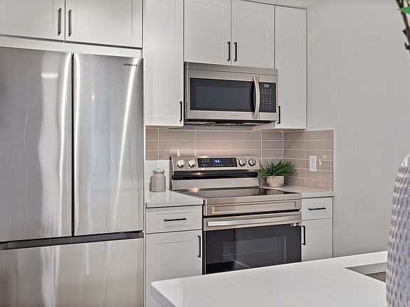 4th image of 4902 W Lancaster St #5
