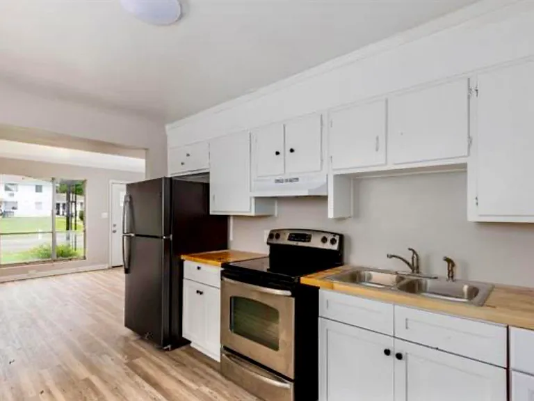 7728 Rugby Ave — Photo 5