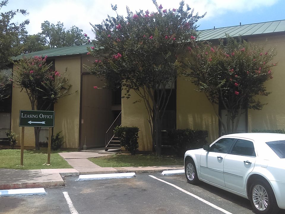 2nd image of 400 Rosewood Ave APT 506