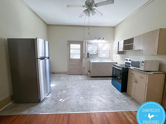 3rd image of 305 Oakwood St Unit 2