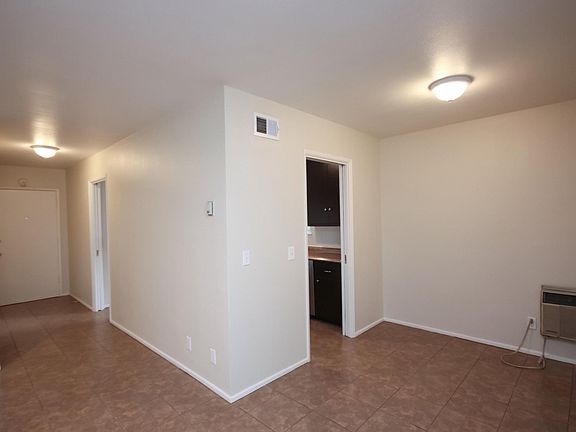 5th image of 103 N Mar Vista Ave