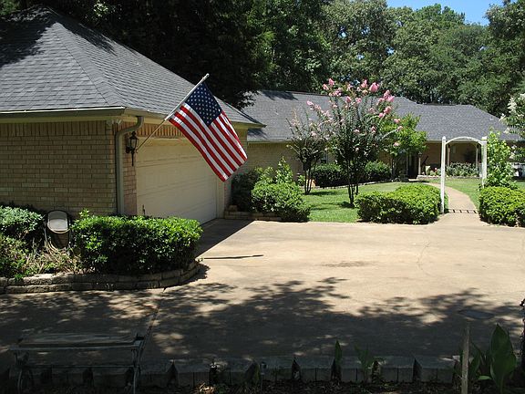 2nd image of 1940 Woodhue Dr
