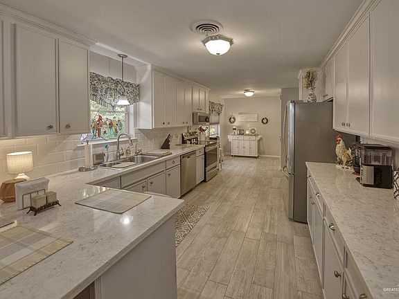 2nd image of 2614 Cypress Dr