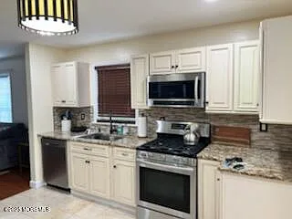 3 bed, 1512 sqft, $2,500 — Photo 3