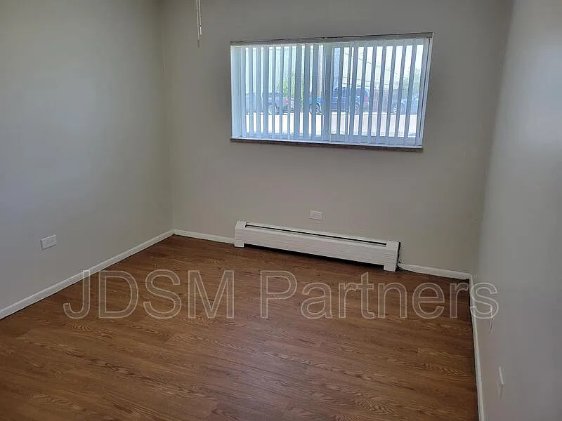 1 bed, 1.0 bath, 650 sqft, $995 — Photo 2