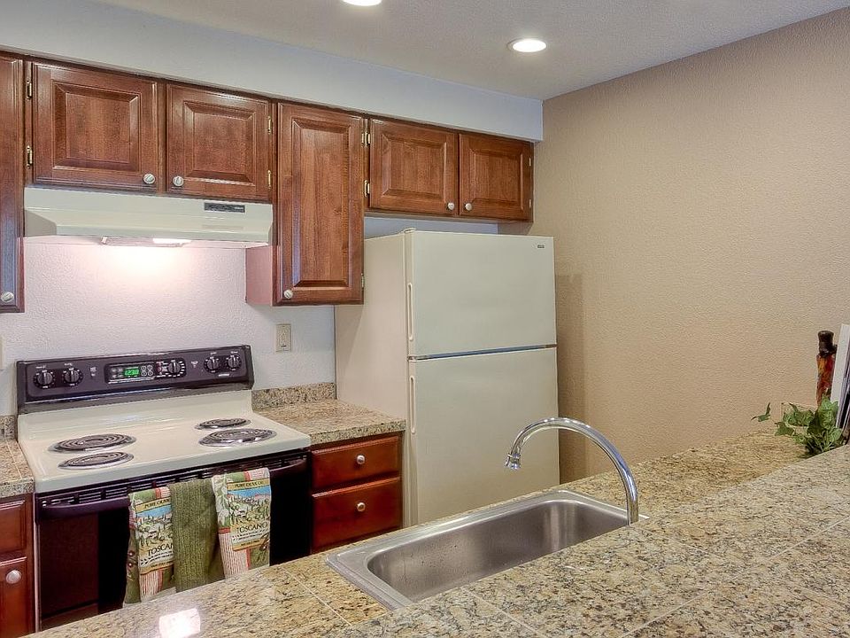 1st image of 14820 NE 1st St APT C