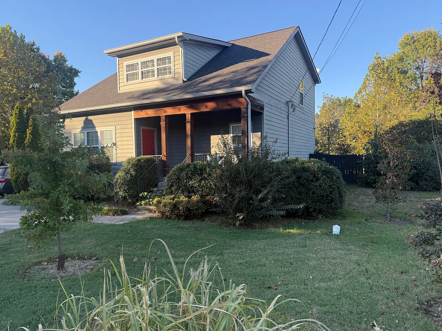4 bed, 2.5 bath, 2200 sqft, $1,200 — Photo 2