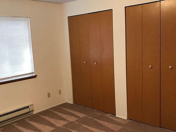 3rd image of 1002 10th St NE APT 6