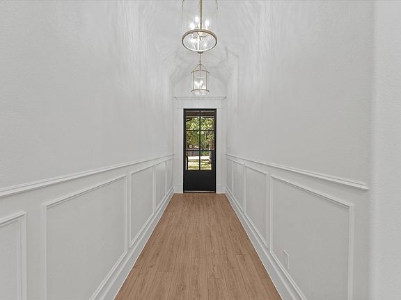 4th image of 605 N Stewart St