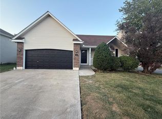 124 E Calico Dr, Raymore, MO 64083
