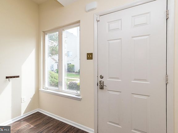 3rd image of 901 Barbaras Ct